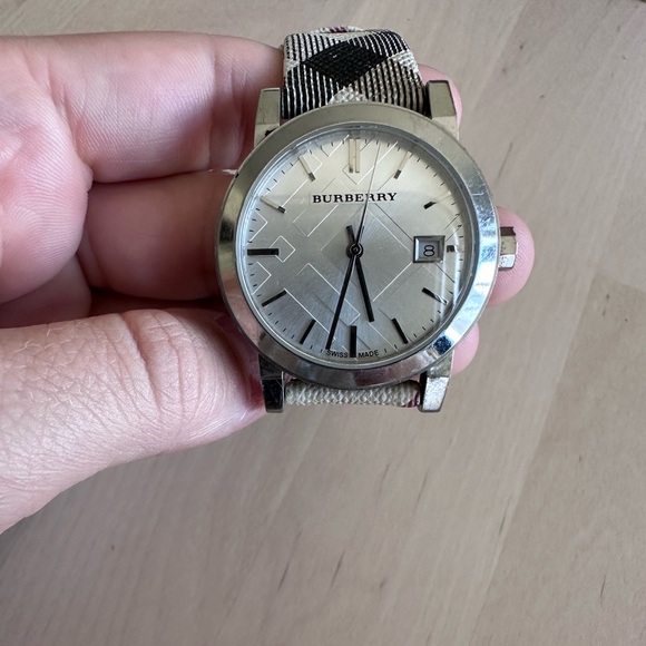 Burberry women’s watch - Picture 2 of 12